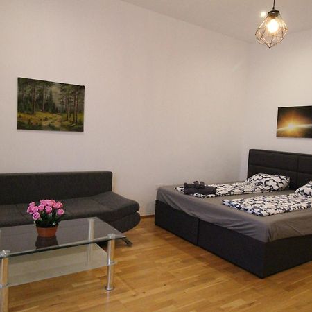 וינה Deluxe Apartment 5P Mm מראה חיצוני תמונה